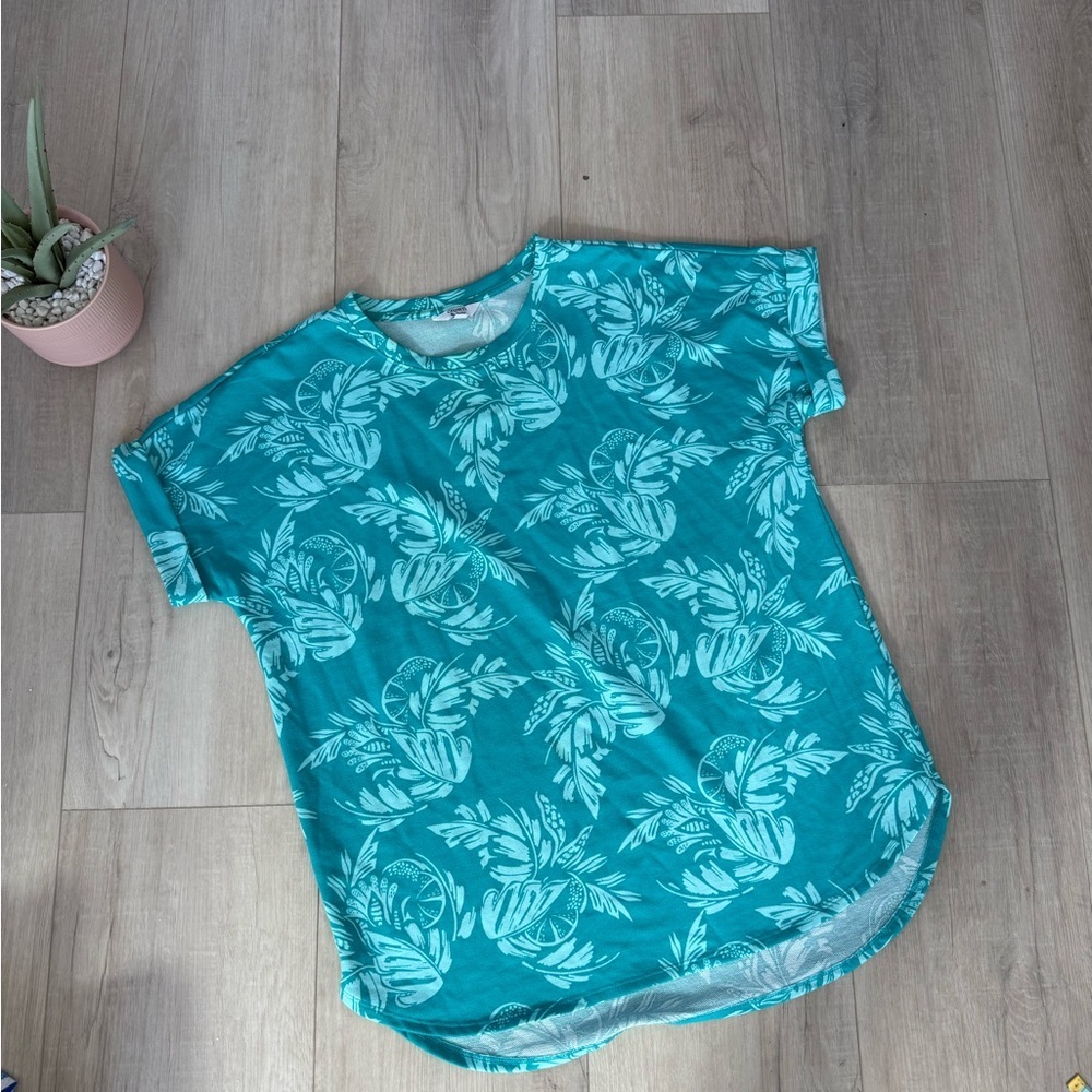 Crown & Ivy women’s resort, casual relaxed fit size Medium blouse